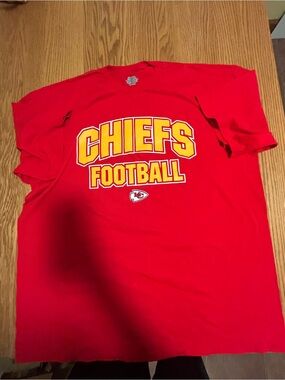 Excellent condition- Kansas City Chiefs NFL Football T Shirt Size XXL Men Red
